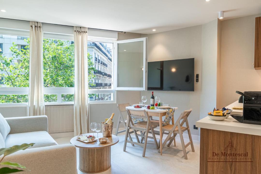 Photo of Livingroom in Notre-Dame-des-Champs