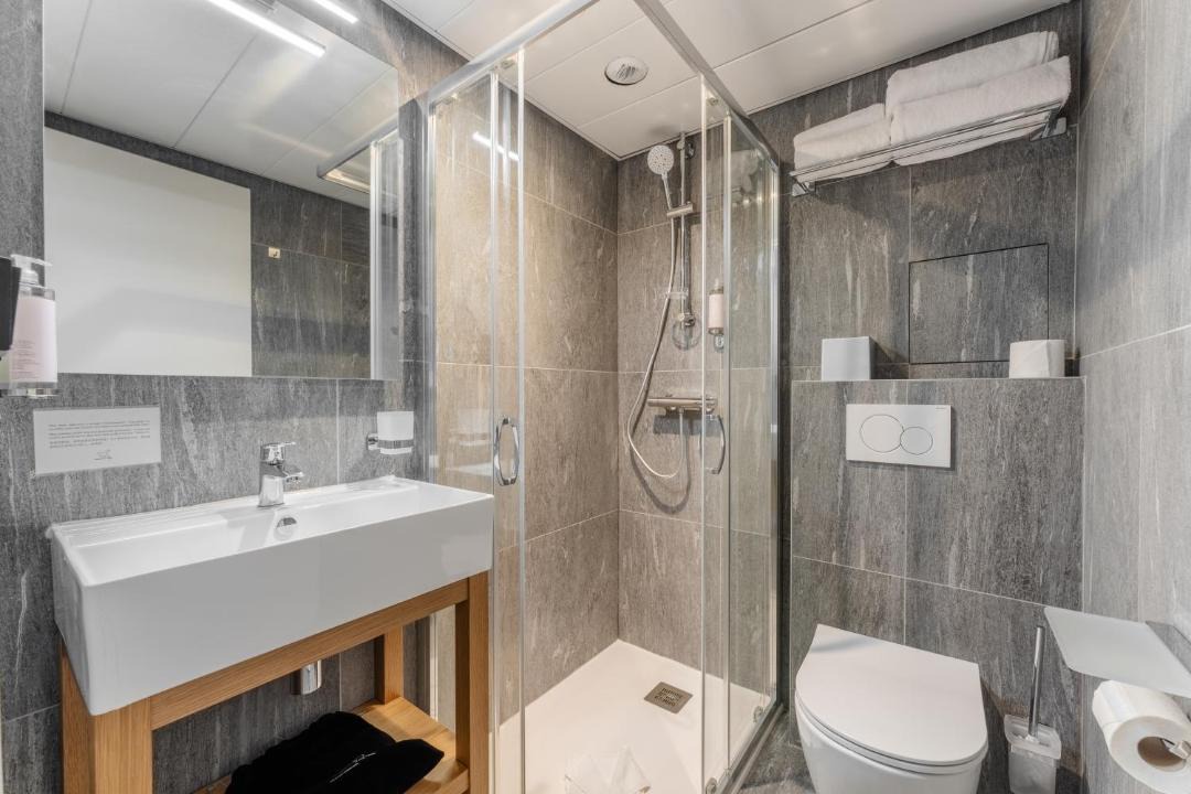 Photo of Bathroom in Combat