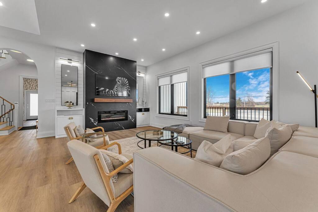 Photo of Livingroom in Sherkston
