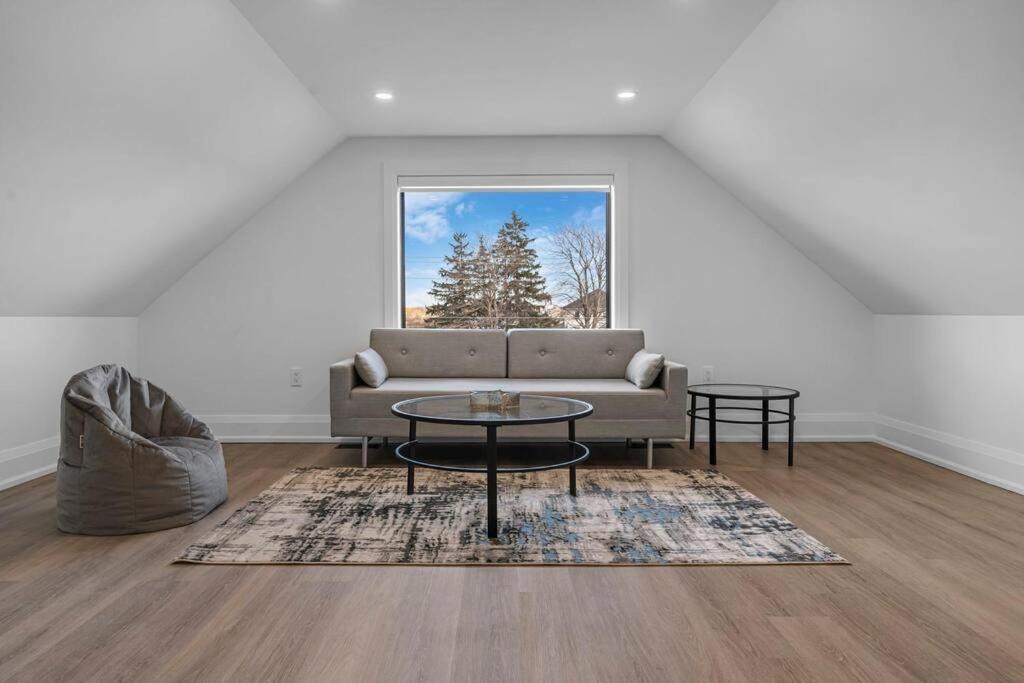 Photo of Livingroom in Sherkston