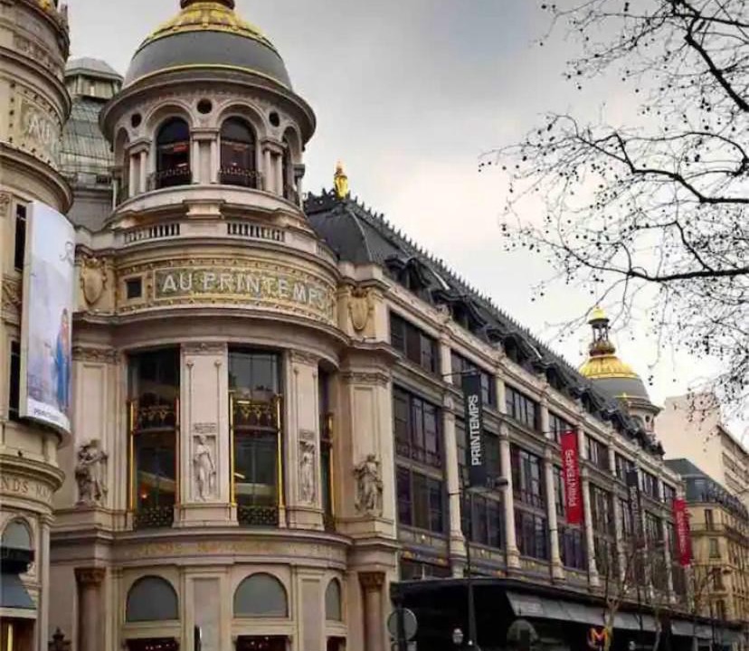 Photo of Buildings in L'Europe