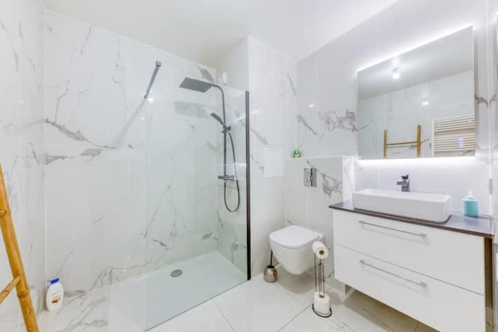 Photo of Bathroom in Petit-Colombes