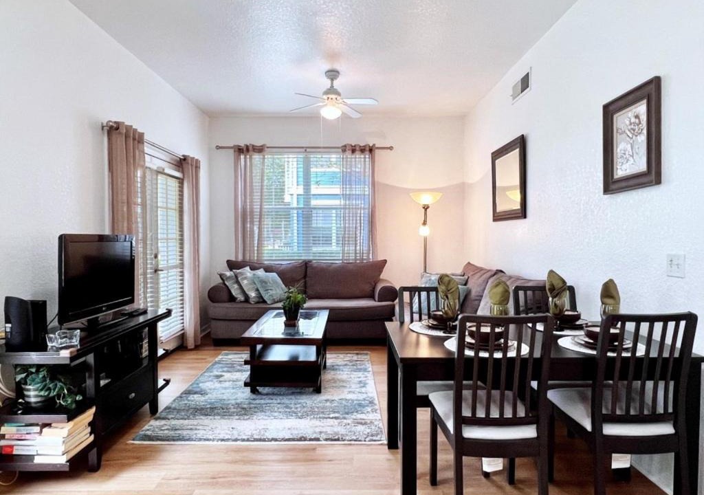 Photo of Livingroom in Venetian Bay Villages