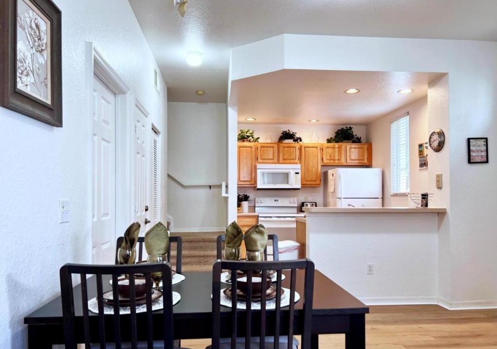 Photo of Livingroom in Venetian Bay Villages