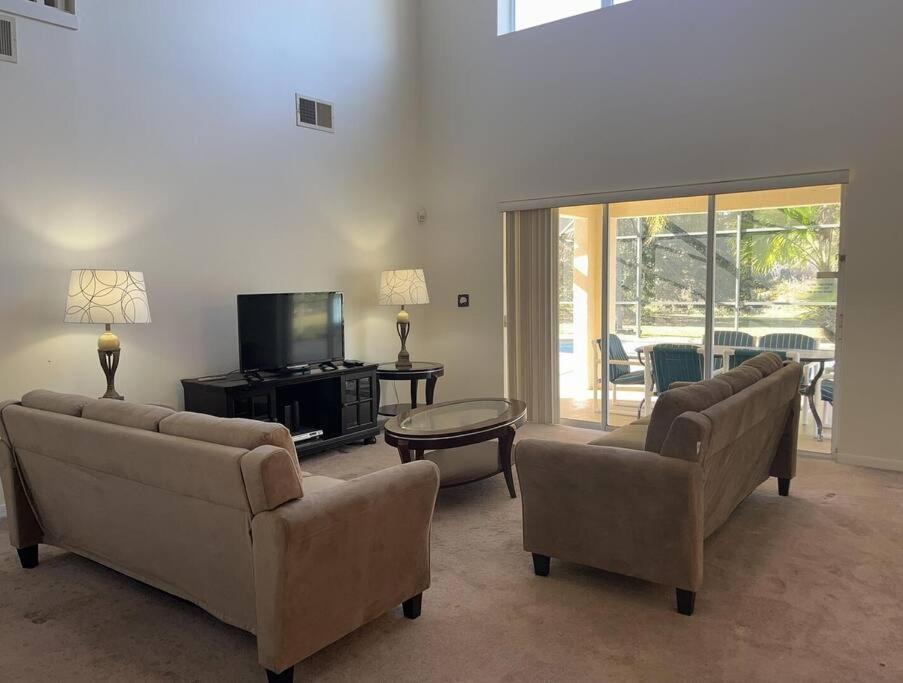 Photo of Livingroom in Crescent Lakes