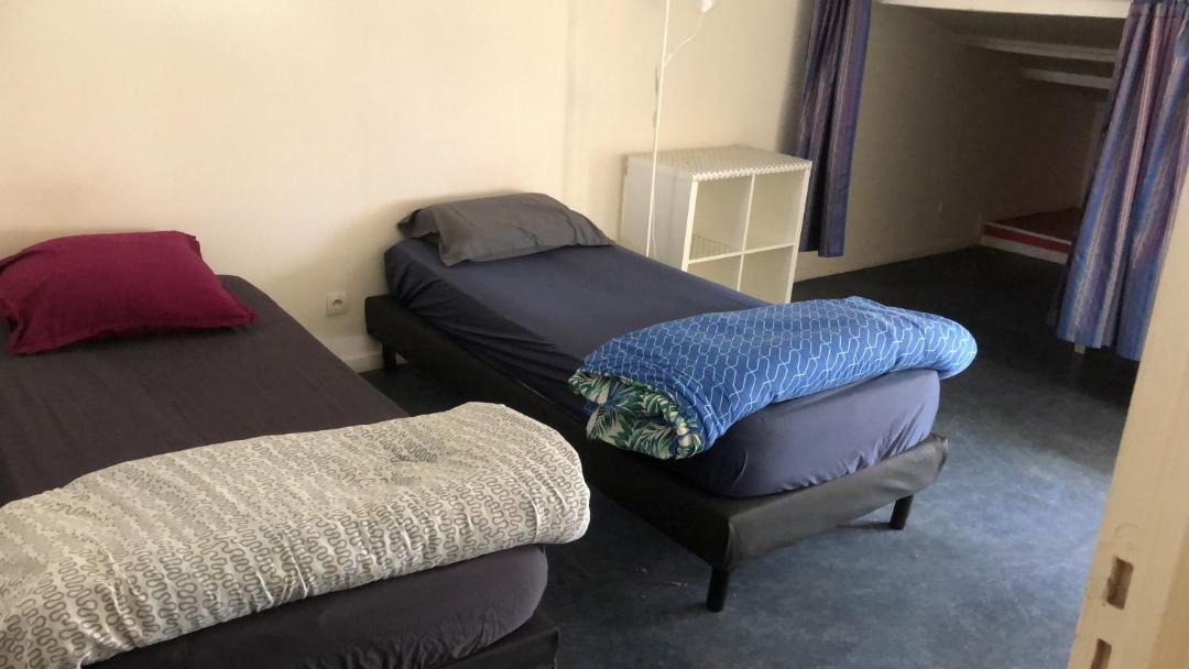Photo of Bedroom in Stains