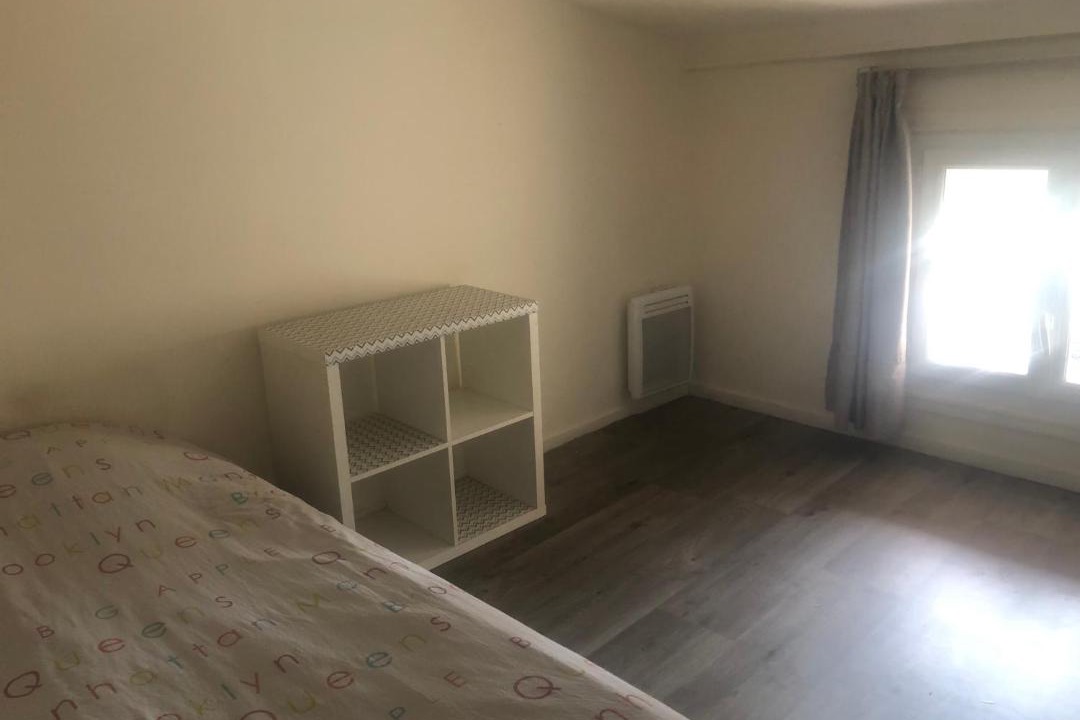 Photo of Bedroom in Stains