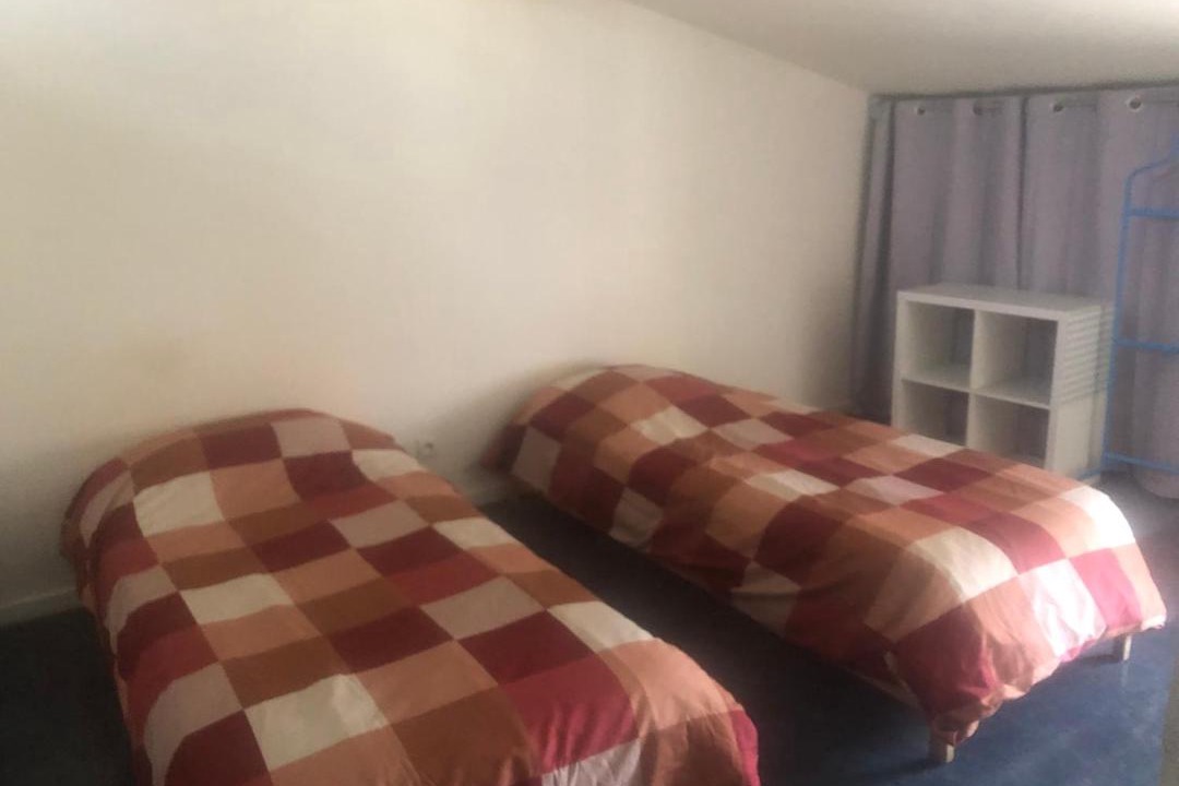 Photo of Bedroom in Stains