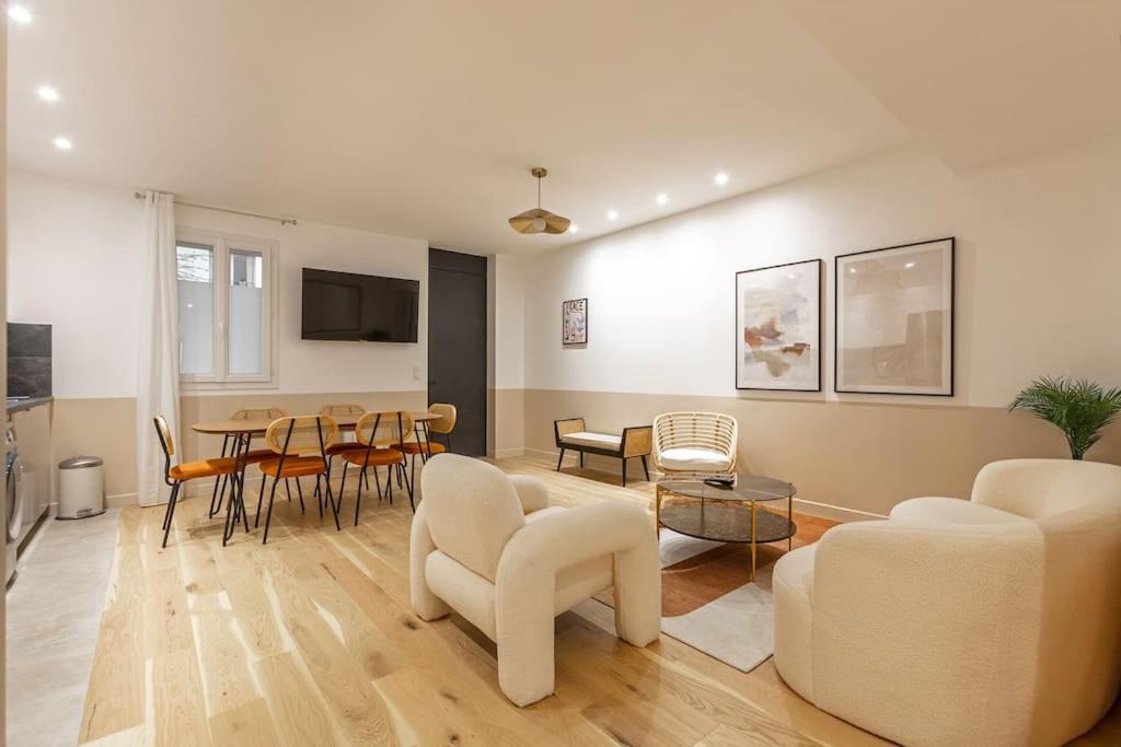 Photo of Livingroom in 19th Arrondissement