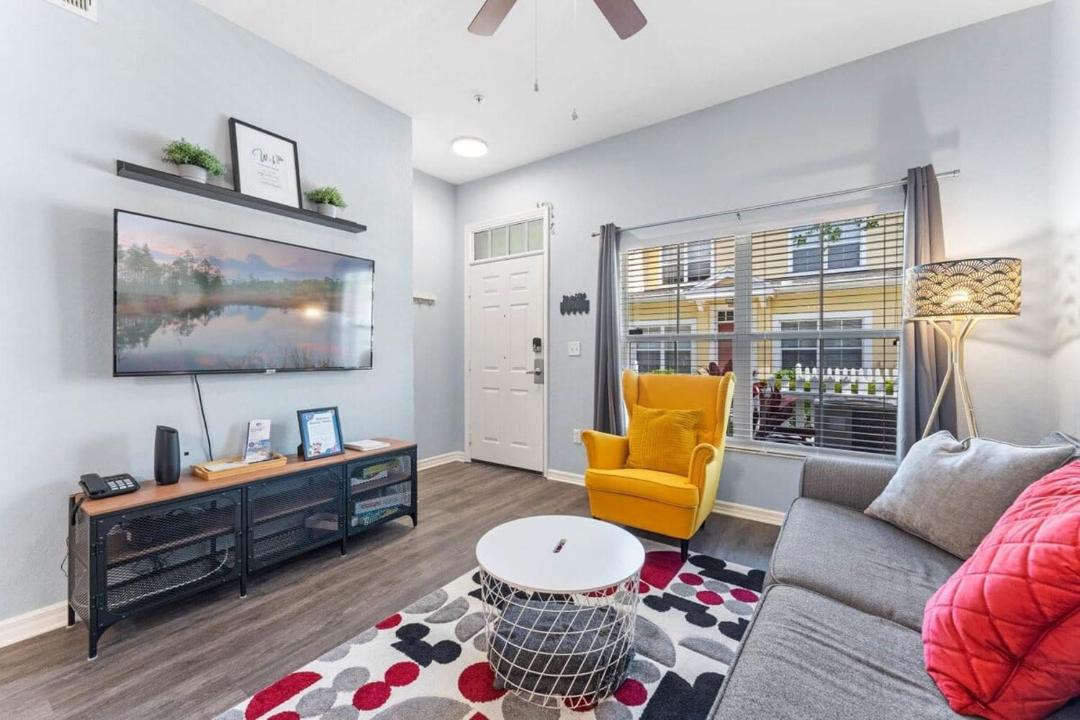 Photo of Livingroom in Venetian Bay Villages