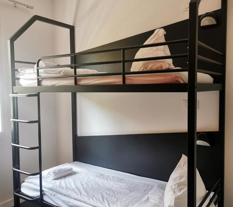Photo of Bedroom in Python Duvernois