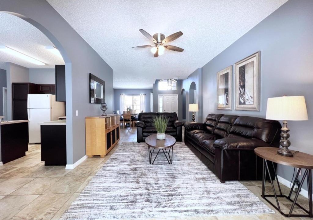 Photo of Livingroom in Crescent Lakes