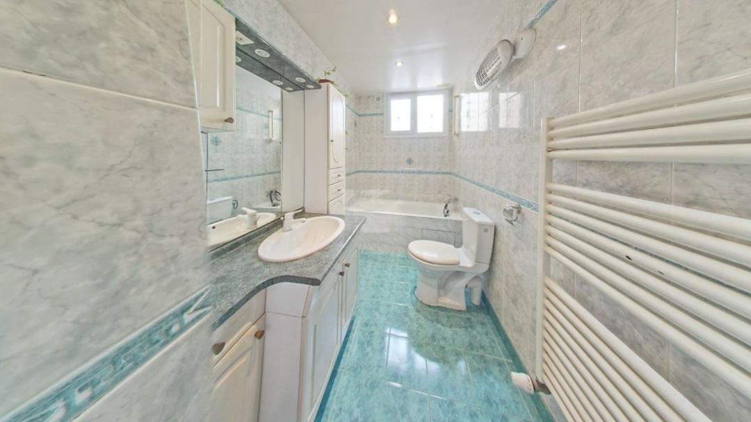 Photo of Bathroom in Le Blanc-Mesnil