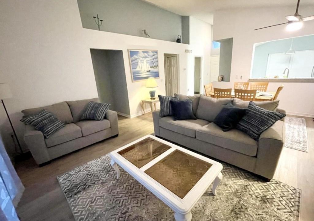Photo of Livingroom in Lake Berkley