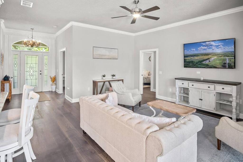 Photo of Livingroom in Nichols