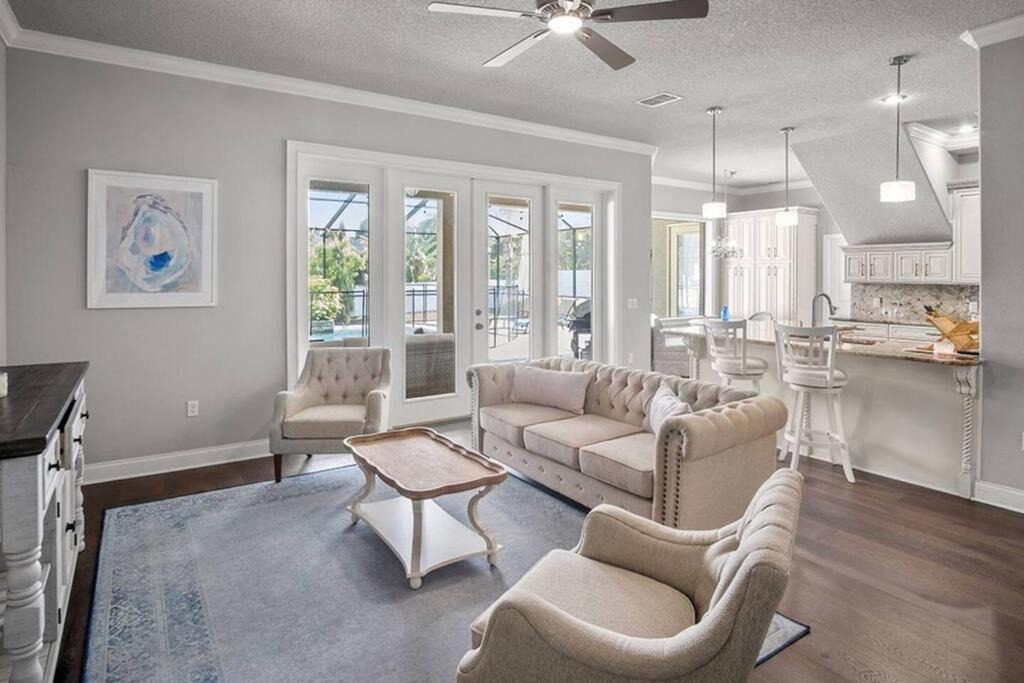 Photo of Livingroom in Nichols