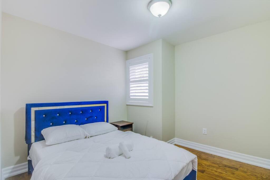 Photo of Bedroom in Birch Cliff Heights