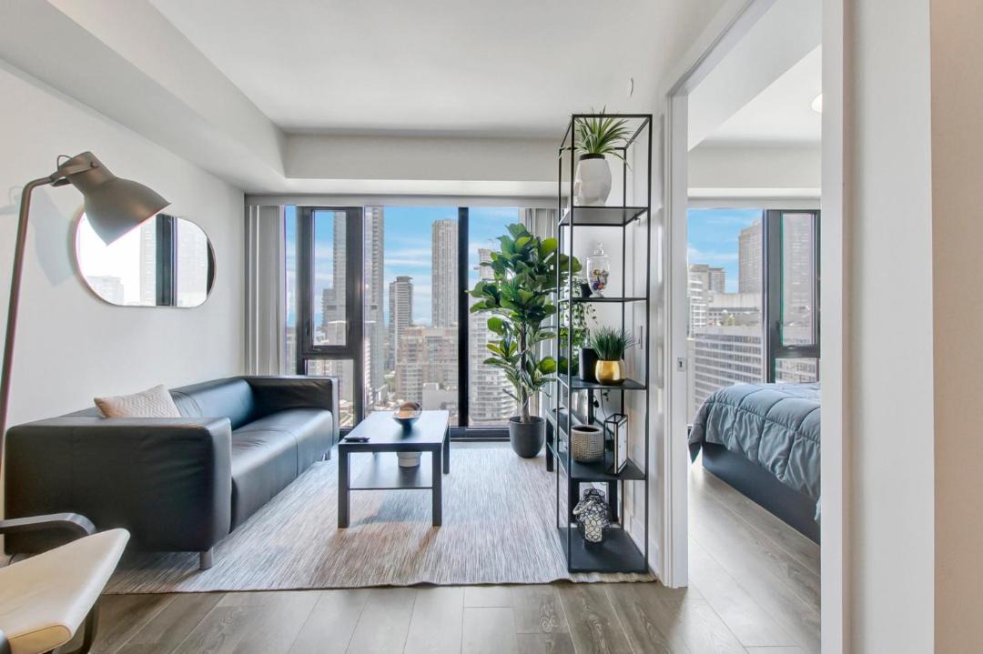 Photo of Livingroom in Bloor-Yorkville