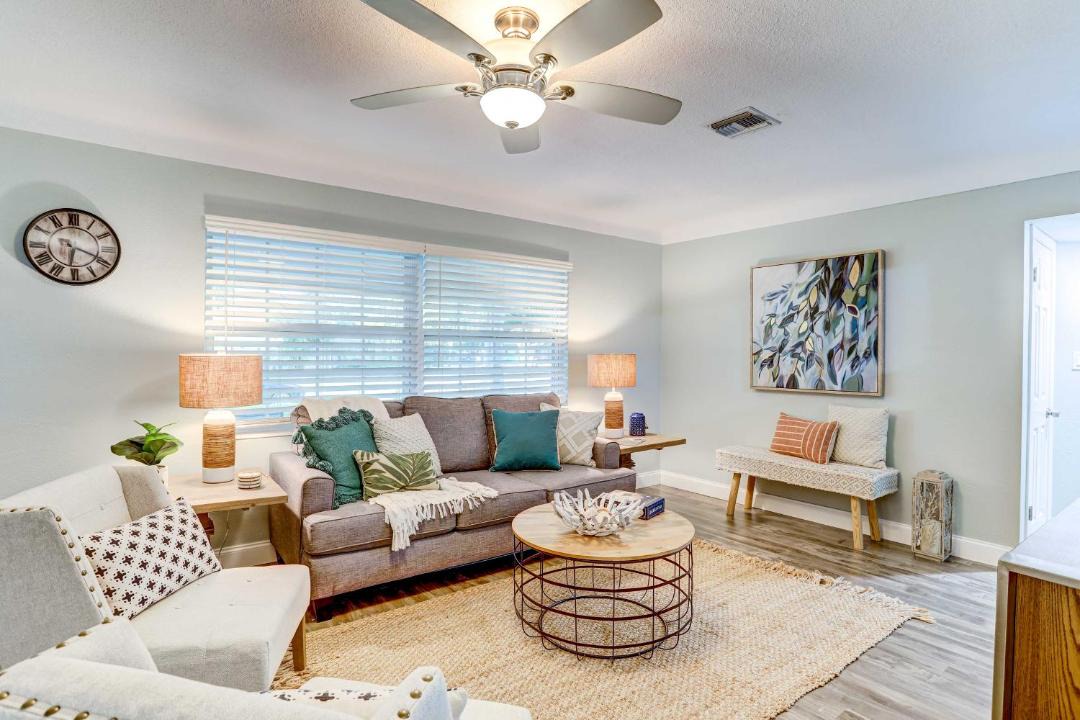 Photo of Livingroom in South Pinellas Community Council