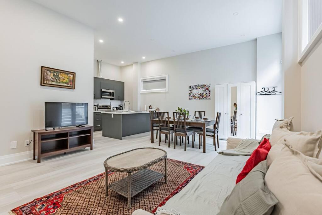 Photo of Livingroom in Englemount - Lawrence