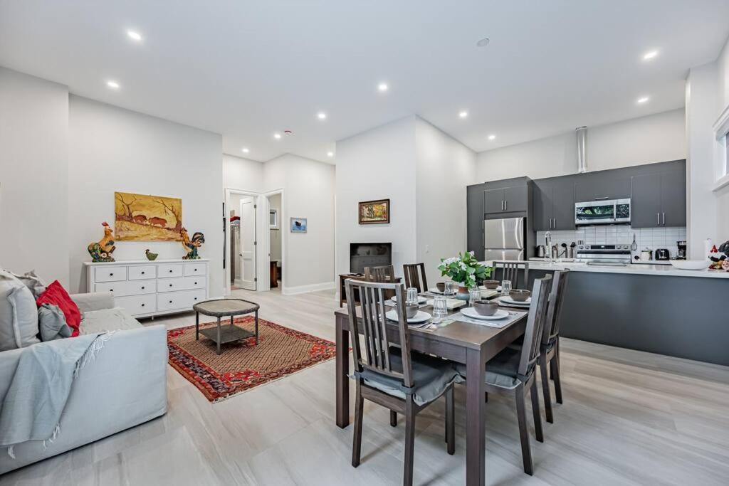 Photo of Livingroom in Englemount - Lawrence