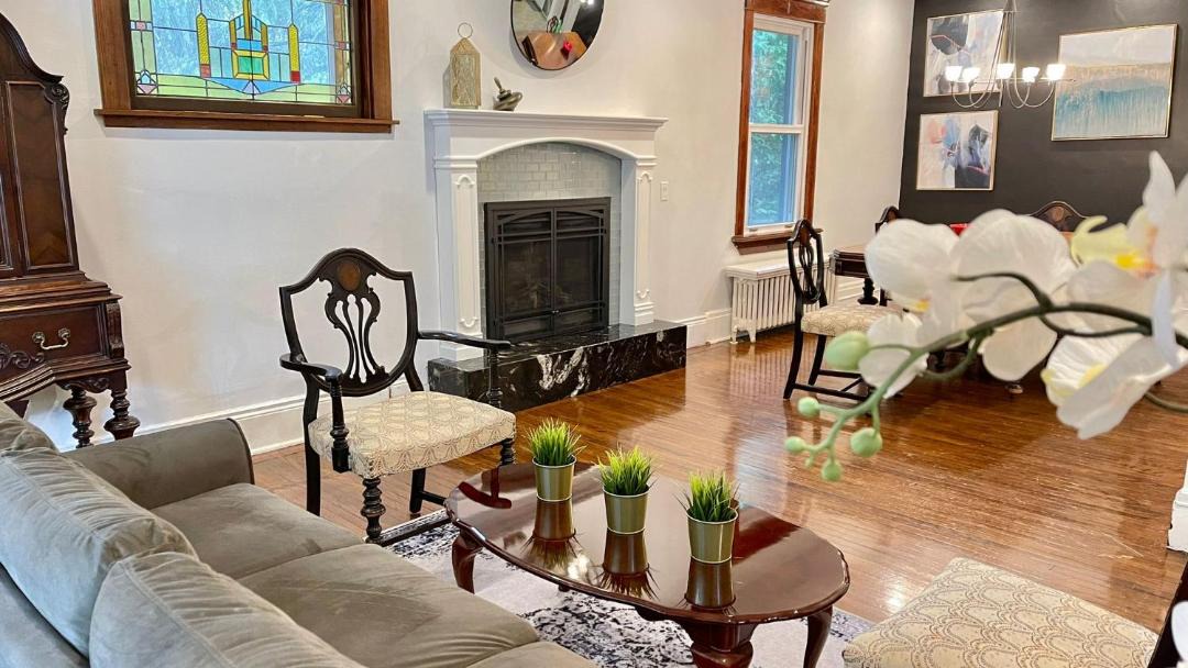 Photo of Livingroom in Richmond Hill