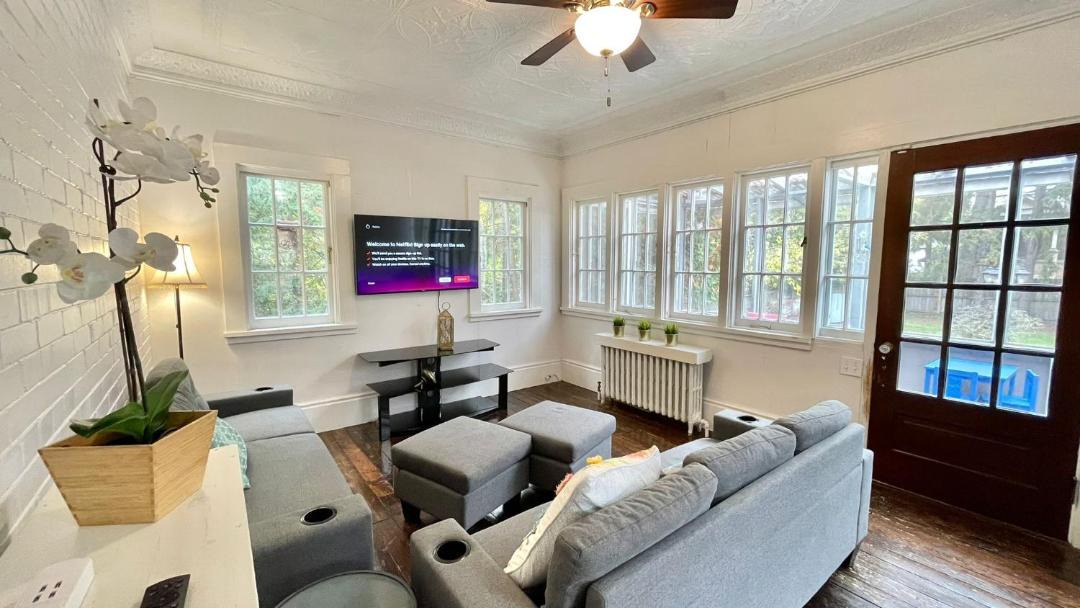 Photo of Livingroom in Richmond Hill