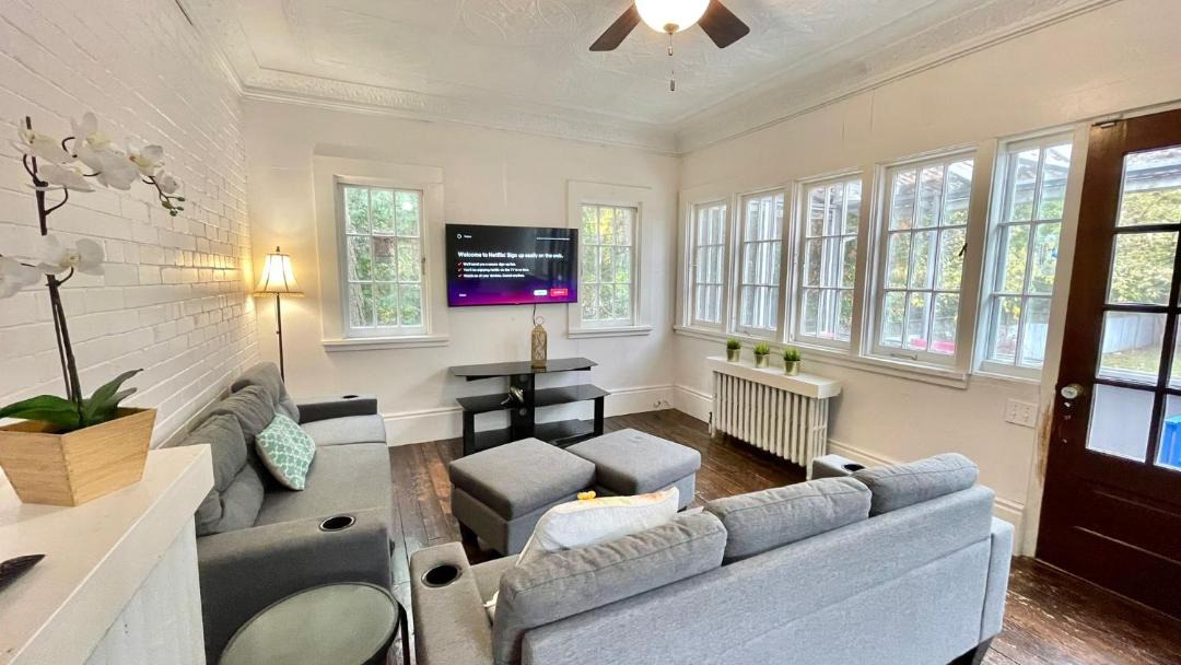 Photo of Livingroom in Richmond Hill