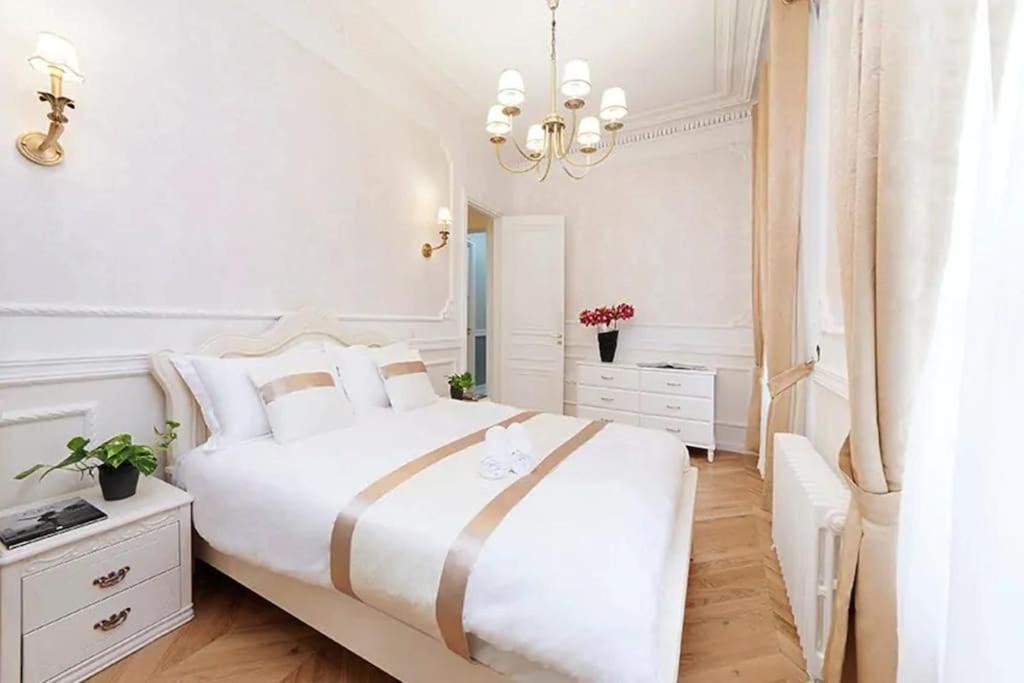 Photo of Bedroom in Chaussee-d'Antin