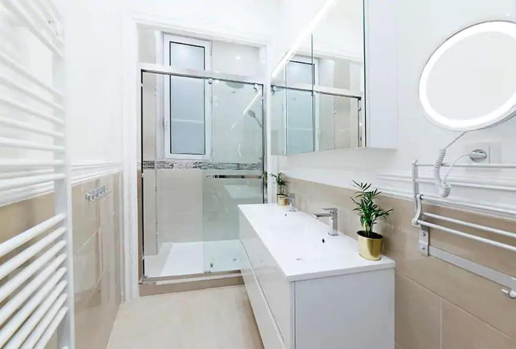 Photo of Bathroom in Chaussee-d'Antin