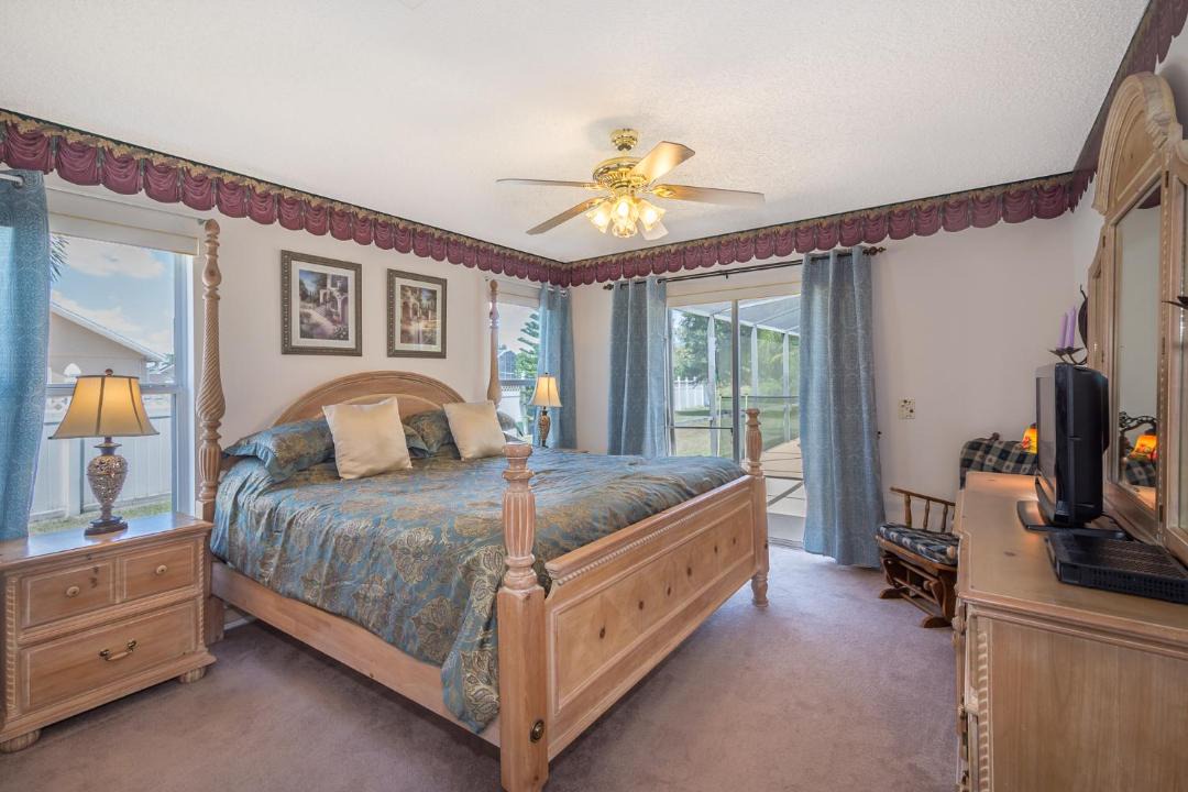 Photo of Bedroom in Crescent Lakes