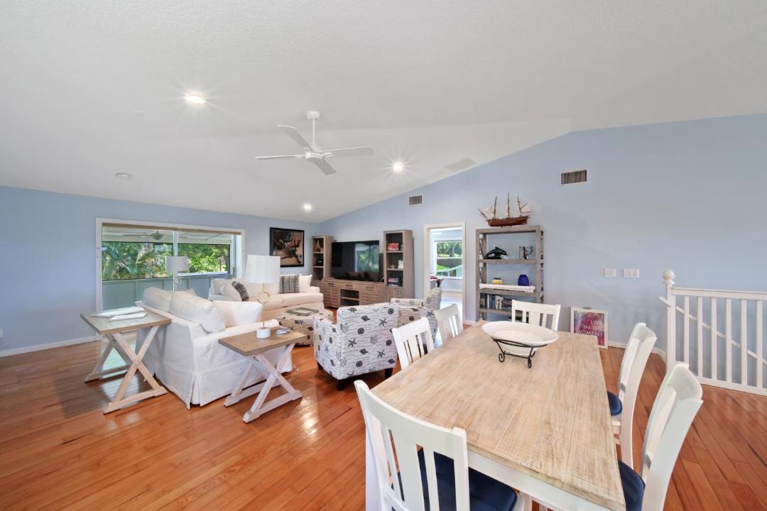 Photo of Livingroom in Jensen Beach