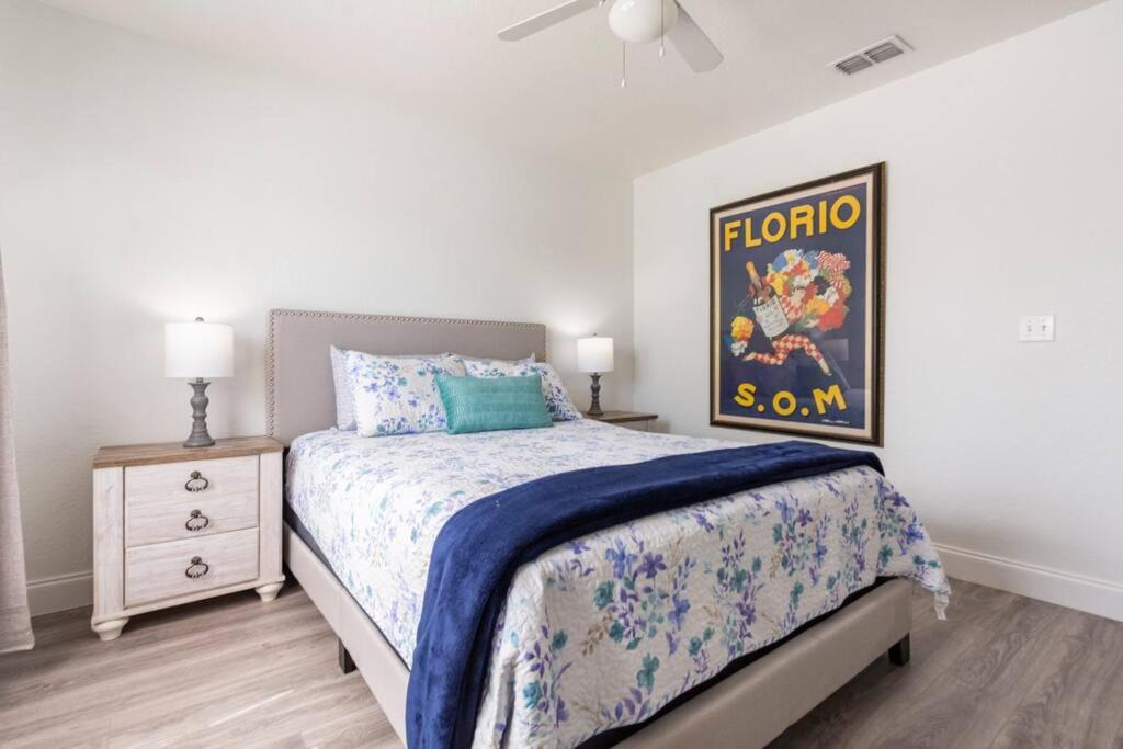 Photo of Bedroom in Venetian Bay Villages
