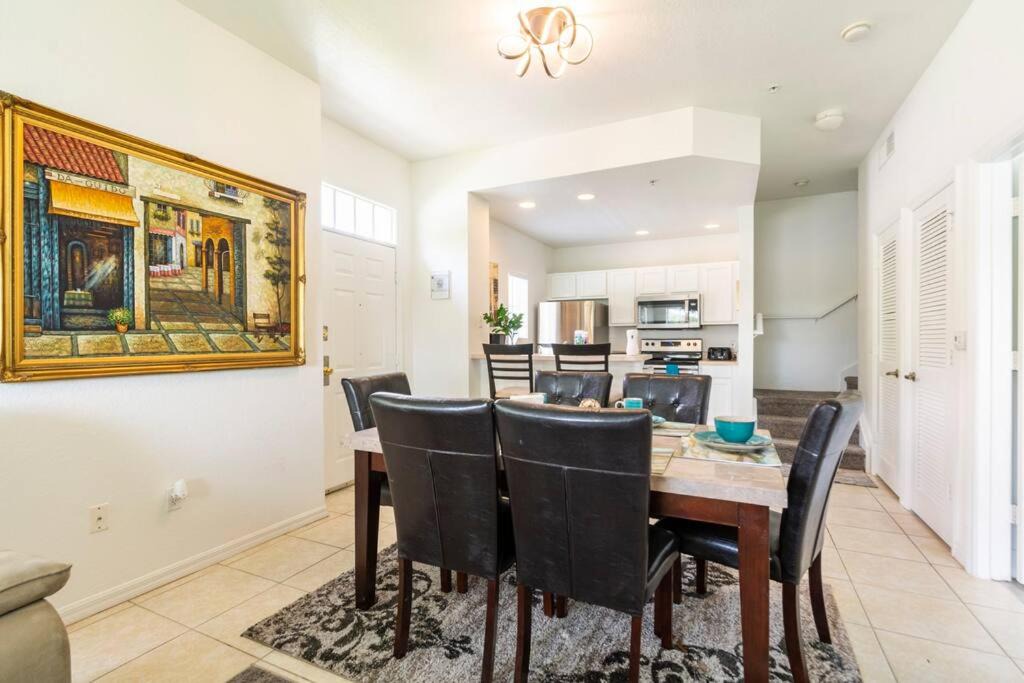 Photo of Livingroom in Venetian Bay Villages