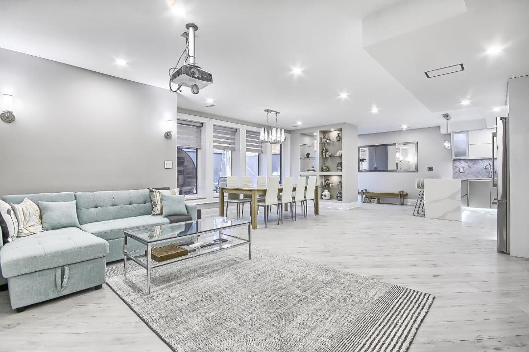 Photo of Livingroom in Willowdale
