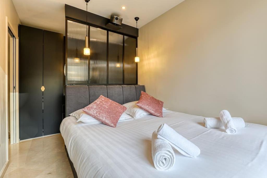 Photo of Bedroom in Champs-Elysees