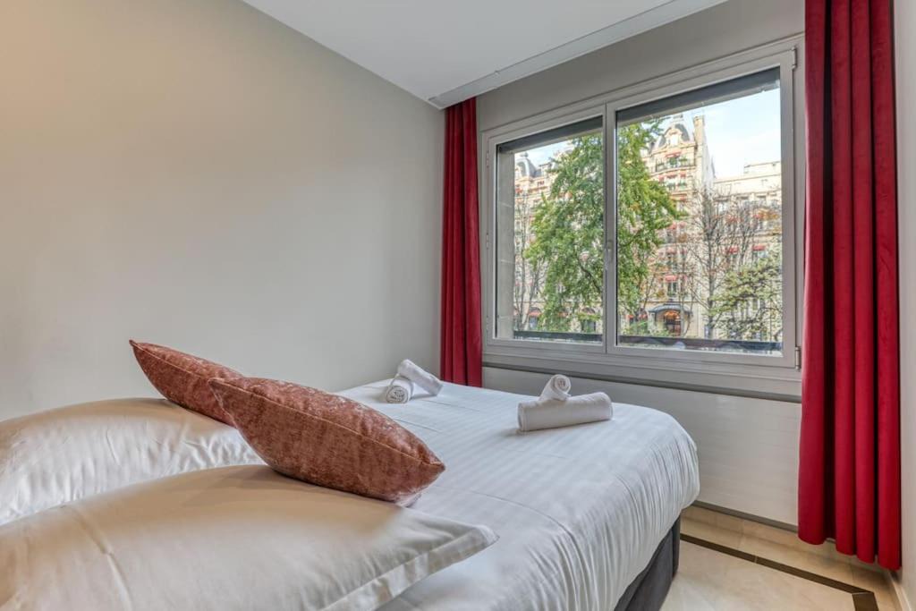 Photo of Bedroom in Champs-Elysees