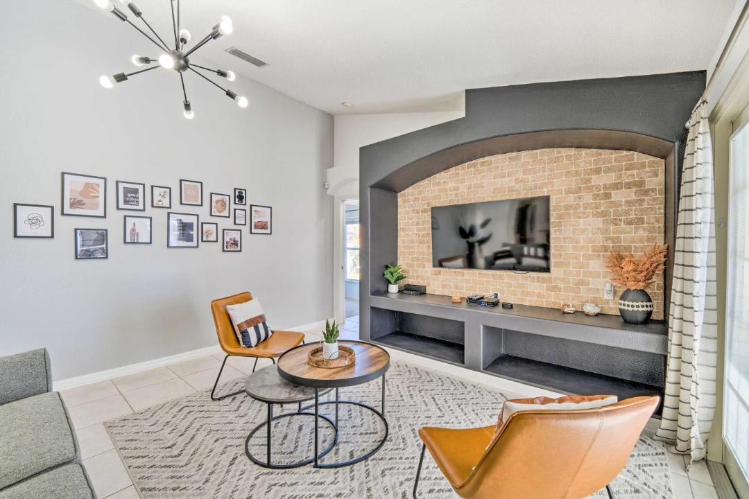 Photo of Livingroom in Orange Tree