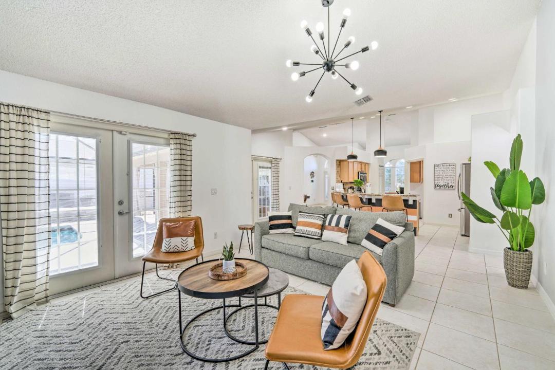 Photo of Livingroom in Orange Tree