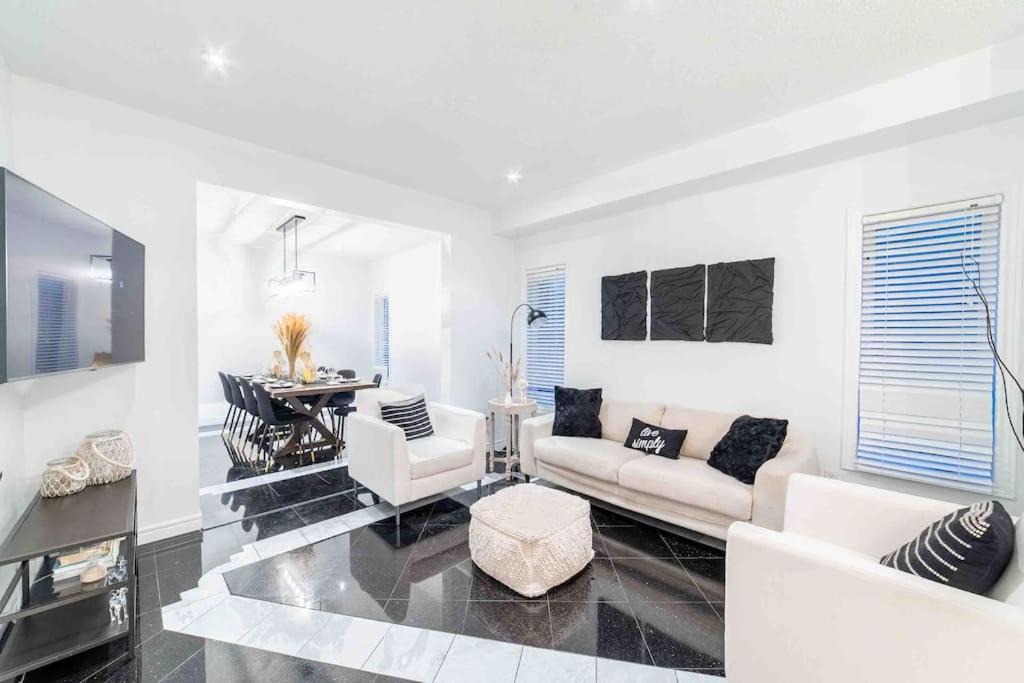Photo of Livingroom in Hamilton