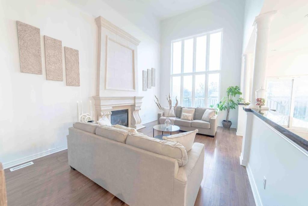 Photo of Livingroom in Hamilton