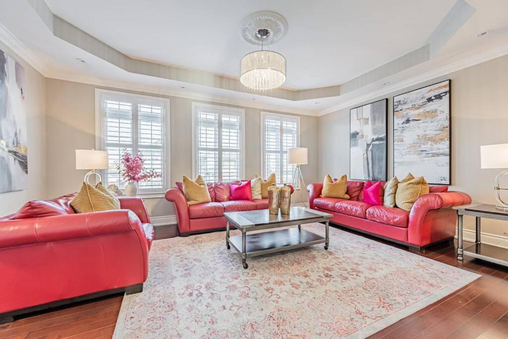 Photo of Livingroom in Hurontario