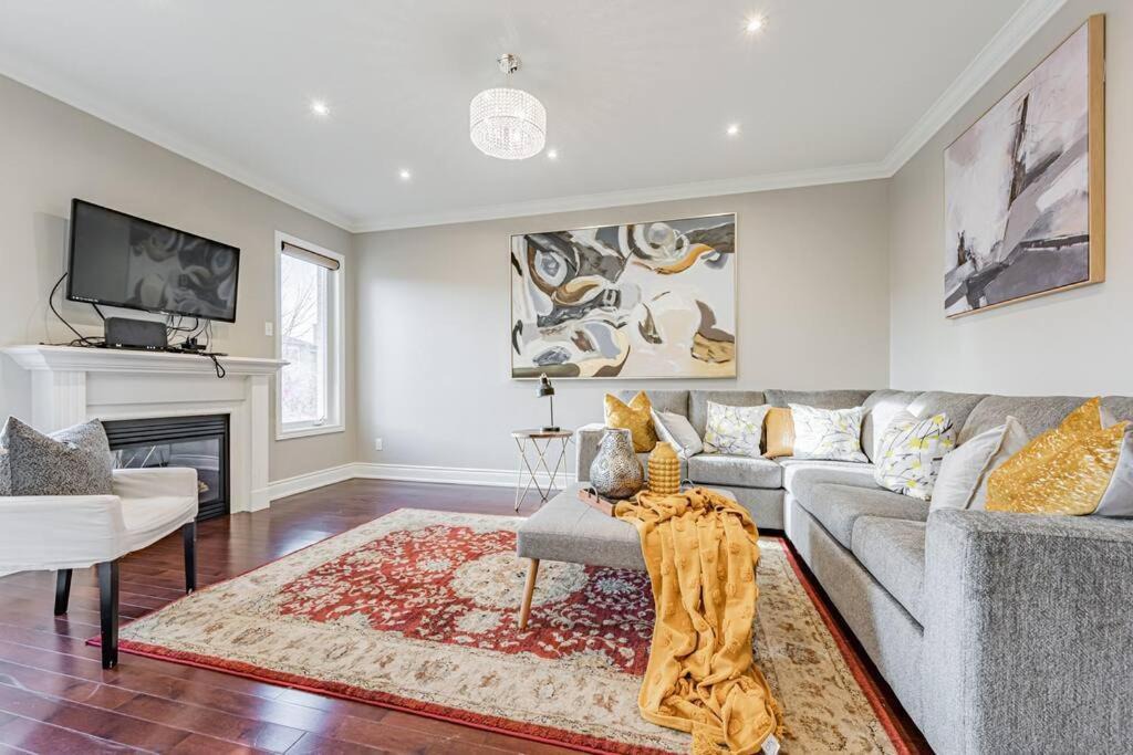 Photo of Livingroom in Hurontario