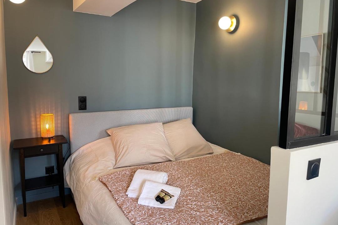 Photo of Bedroom in Suresnes