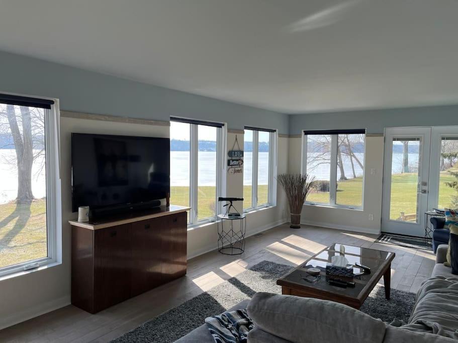 Photo of Livingroom in Adolphustown