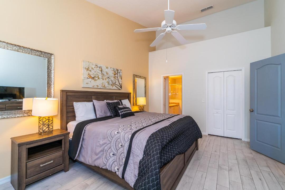 Photo of Bedroom in Tuscan Hills