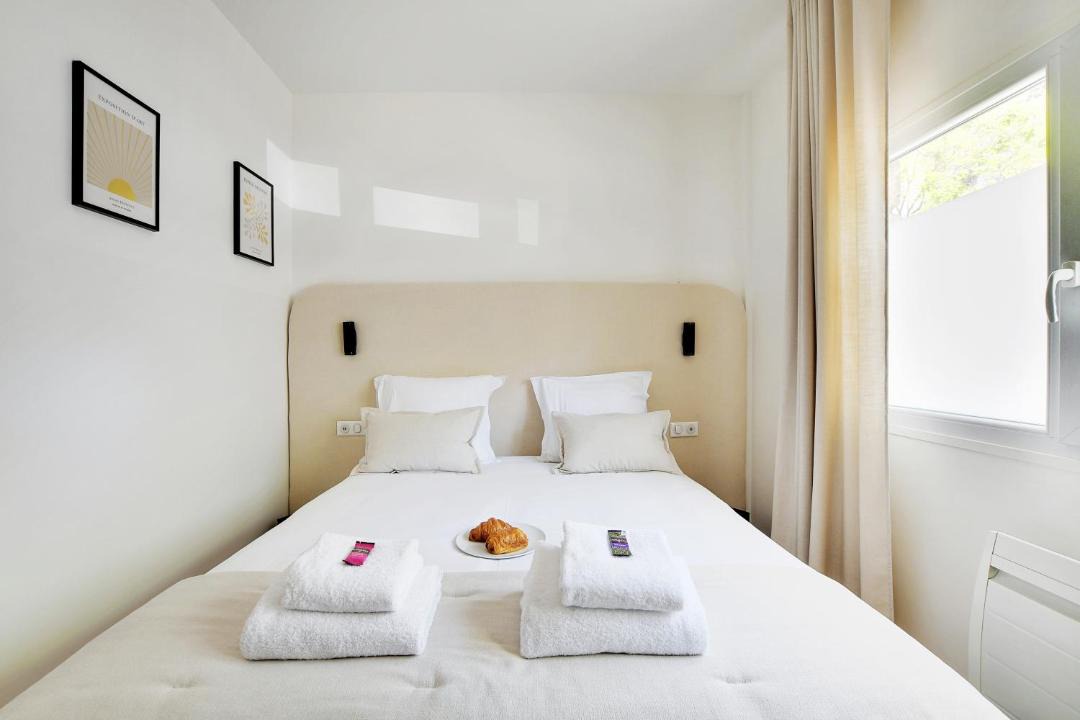 Photo of Bedroom in 18th Arrondissement
