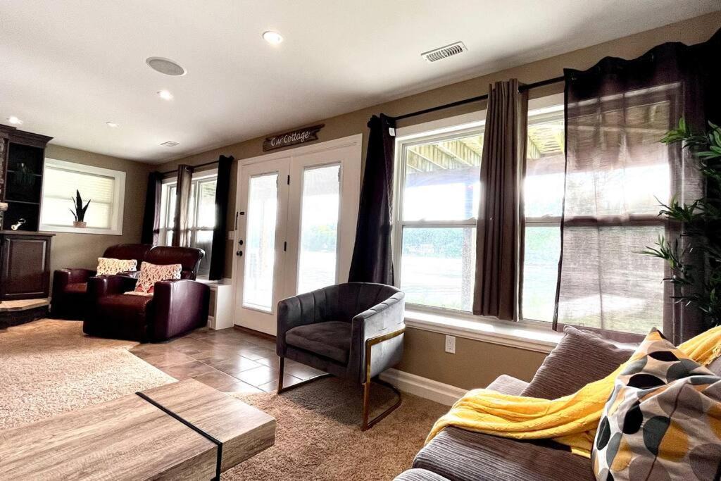 Photo of Livingroom in Quinte West