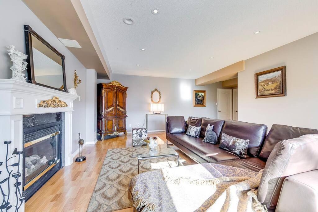 Photo of Livingroom in West Oak Trails