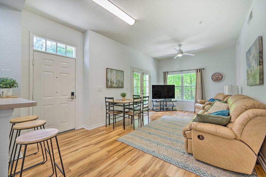 Photo of Livingroom in Venetian Bay Villages